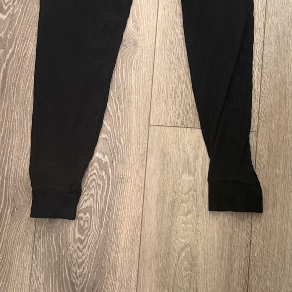 Alo Ribbed Joggers - Picture 2 of 5